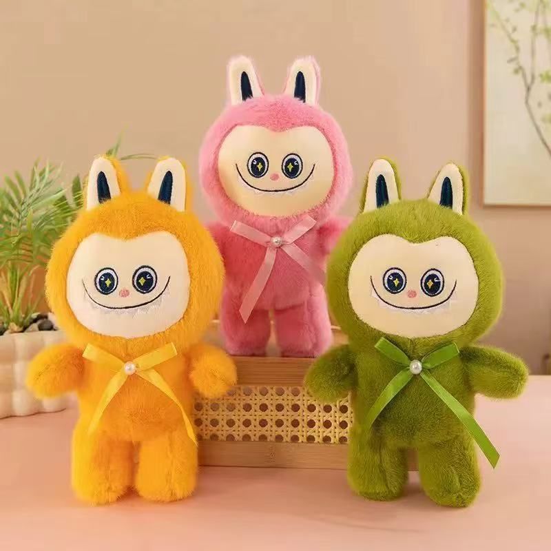 Peluche Labubu com Laço 25 Cm (Cores Sortidas)