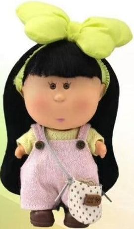 Boneca Nomi Bubu com Laço ou Chapéu 17 Cm - Cabelo Preto e Laço Amarelo