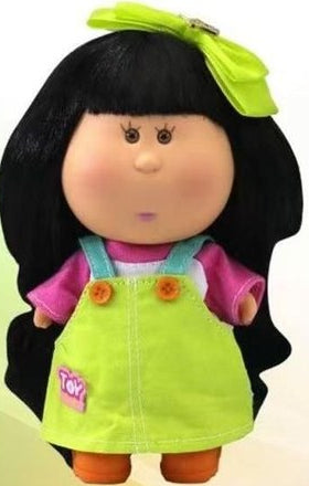 Boneca Nomi Bubu com Laço 17 Cm - Cabelo Preto e Laço Verde