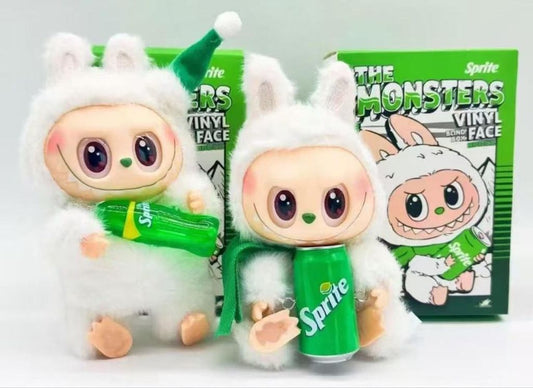 Peluche Labubu com Garrafa (Cores Sortidas) - Verde