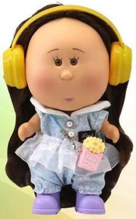 Boneca Nomi Bubu com Auscultadores 17 Cm - Cabelo Castanho e Auscultadores Amarelos